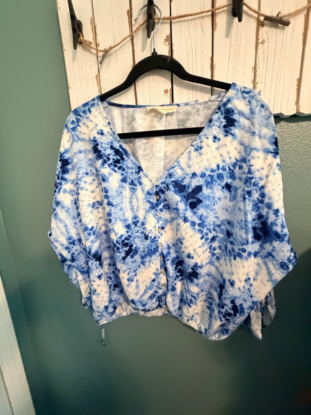 lovestitch Blue and White Tie-Dye V-Neck Crop Top